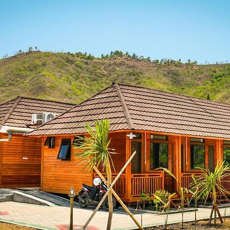 Mandalika Queen Hostel Kuta  Экстерьер фото
