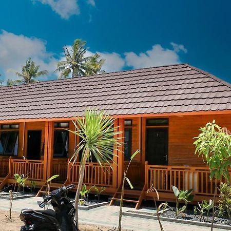 Mandalika Queen Hostel Kuta  Экстерьер фото