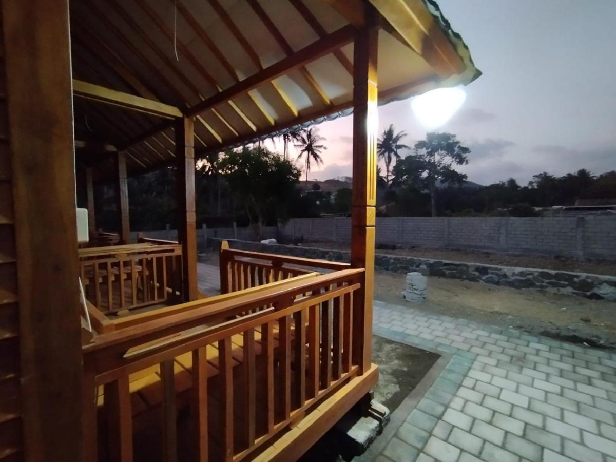 Mandalika Queen Hostel Kuta  Экстерьер фото