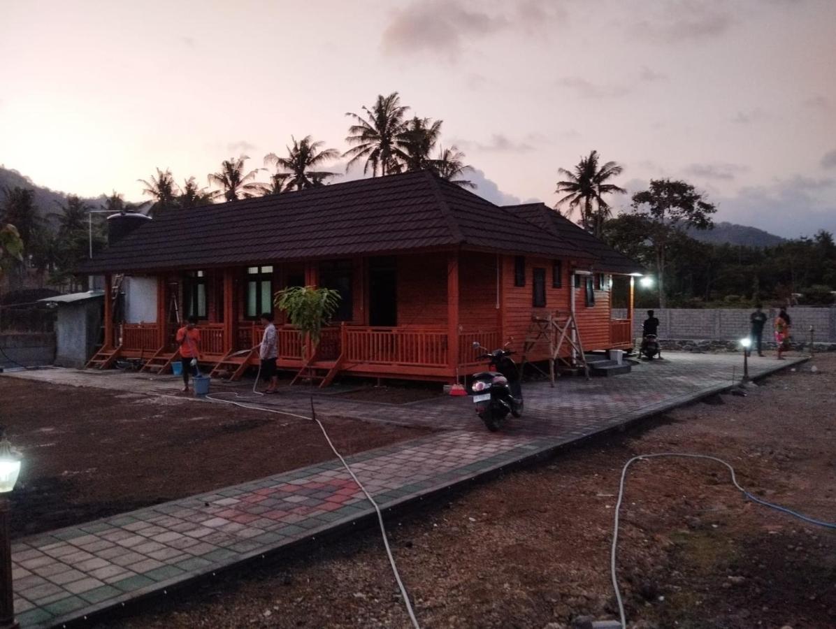 Mandalika Queen Hostel Kuta  Экстерьер фото