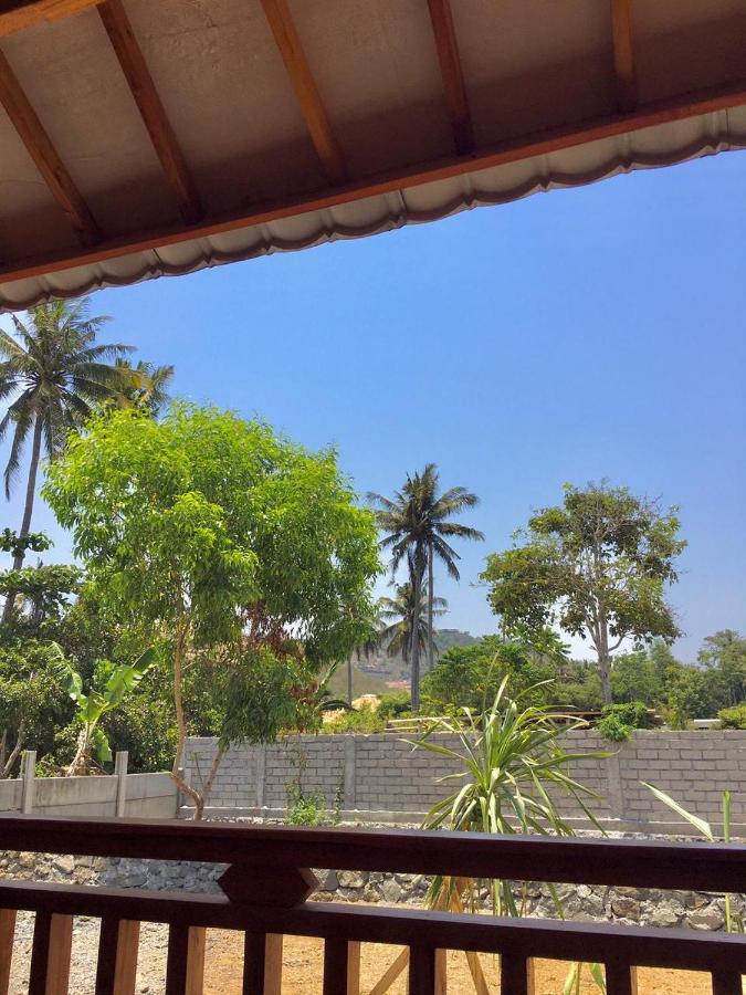 Mandalika Queen Hostel Kuta  Экстерьер фото