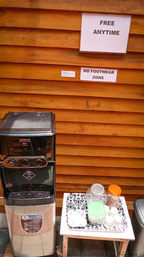 Mandalika Queen Hostel Kuta  Экстерьер фото