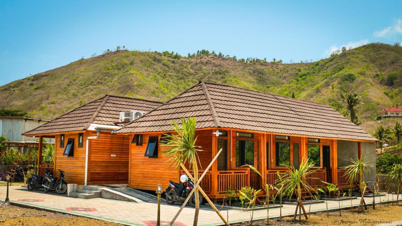 Mandalika Queen Hostel Kuta  Экстерьер фото