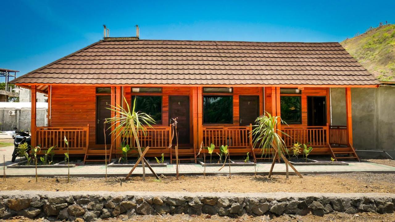 Mandalika Queen Hostel Kuta  Экстерьер фото